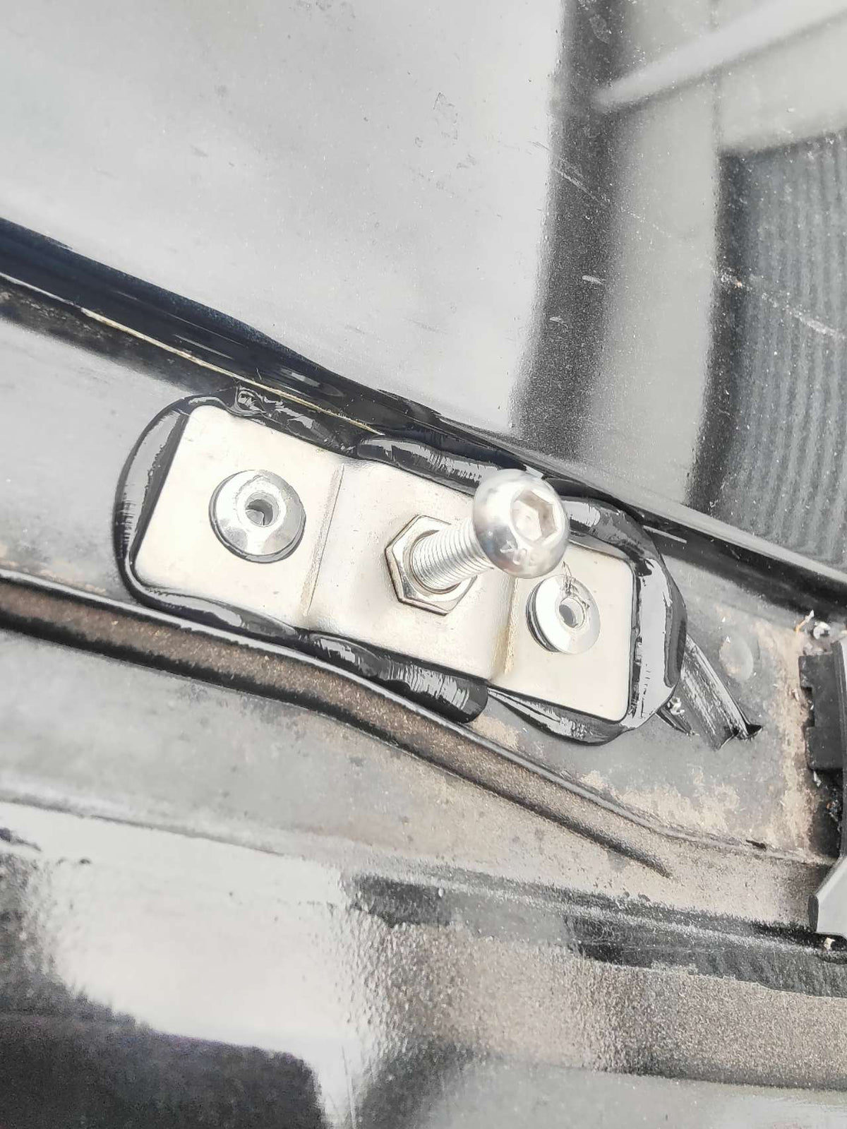 Universal Bare Roof Roof Rack Mounting Kit (M6 Threaded Mounting Points)