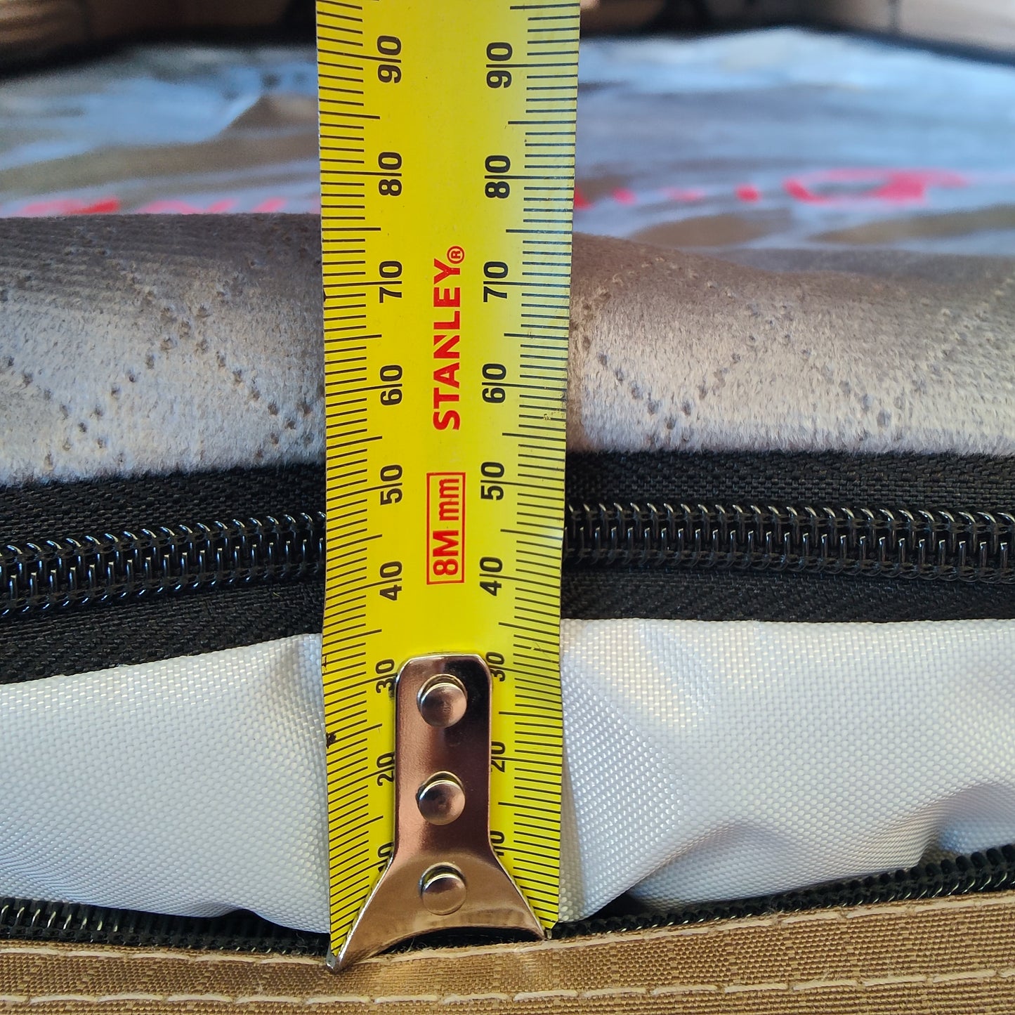 KIWIKINGS Aluminum Triangle K6-A138T hard shell roof top tent