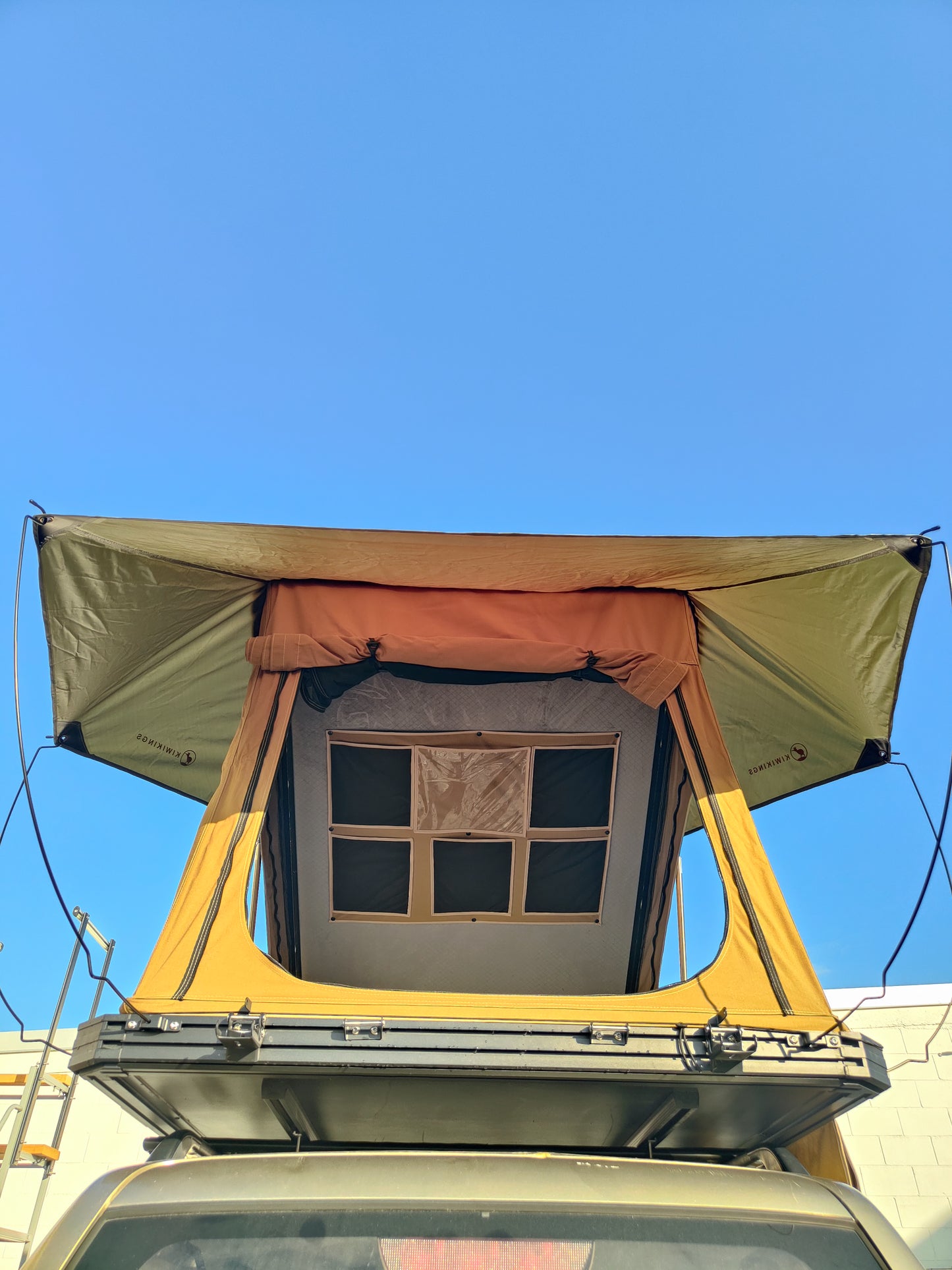 KIWIKINGS Aluminum Triangle K6-A138T hard shell roof top tent