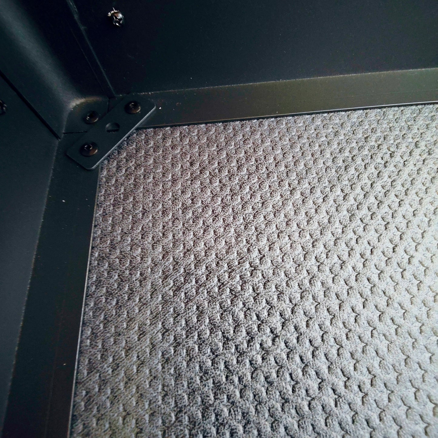 KIWIKINGS Aluminum Triangle K6-A138T hard shell roof top tent